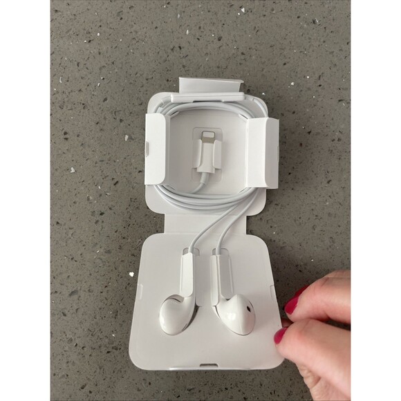 GENUINE Apple EarPod Headphone Earphones Earbuds A1748 Lightning for iPhone iPad - Picture 3 of 4